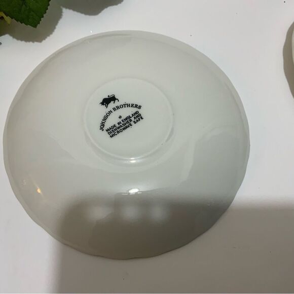 2 - Johnson Bros made in England Snowhite Regency Saucer - Picture 3 of 9